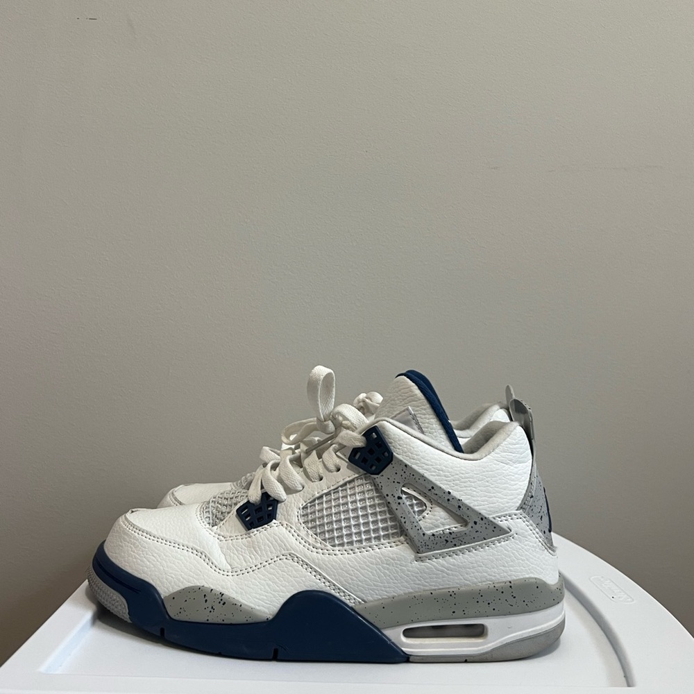 Air Jordan 4 Retro 'Midnight Navy' - Picture 2 of 3